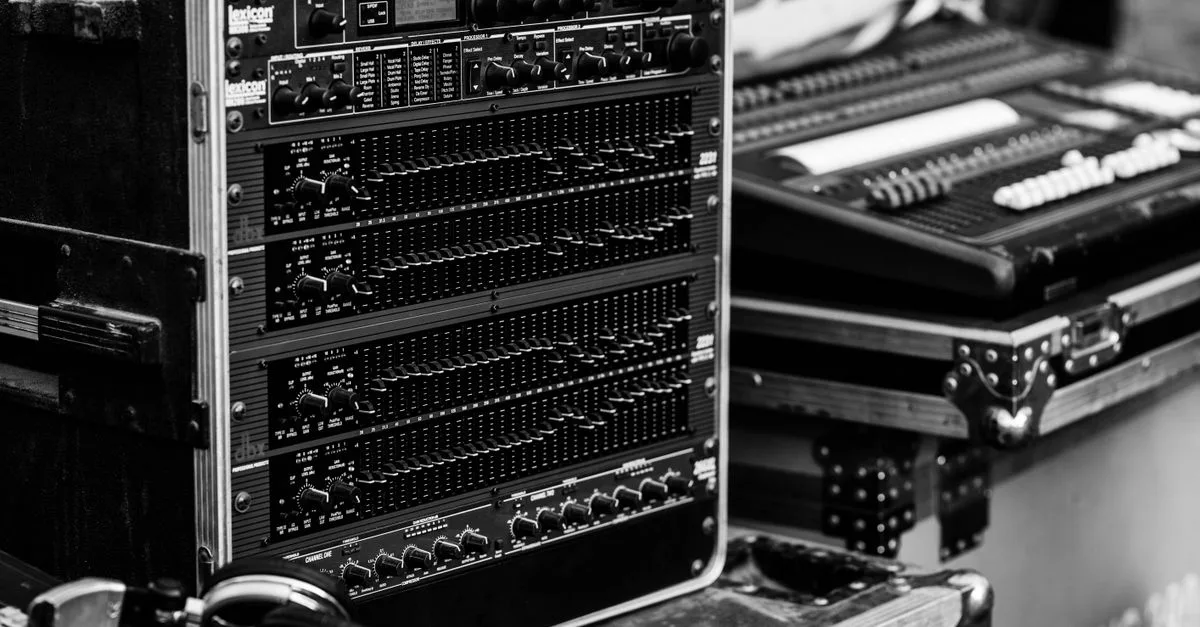 découvrez notre sélection d'instruments de musique d'occasion de qualité, idéals pour musiciens à la recherche de matériel fiable à prix abordable.