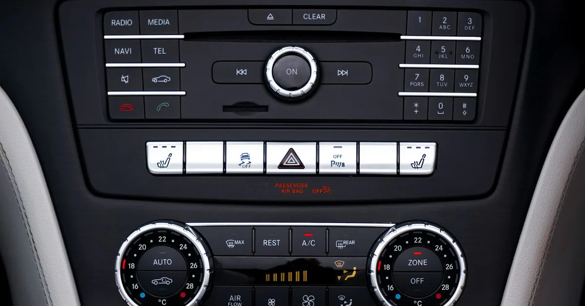 récupérez facilement le code de votre autoradio grâce à notre service rapide et sécurisé. solutions simples pour déverrouiller votre radio de voiture en quelques étapes.