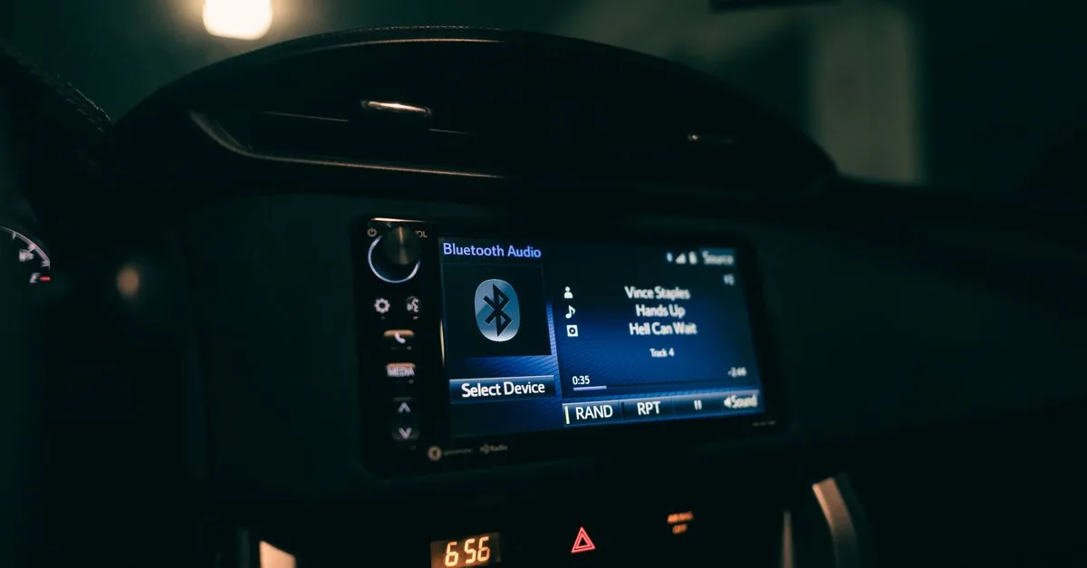 découvrez comment récupérer et entrer le code de sécurité pour autoradio afin de protéger votre appareil et profiter pleinement de votre musique en voiture.
